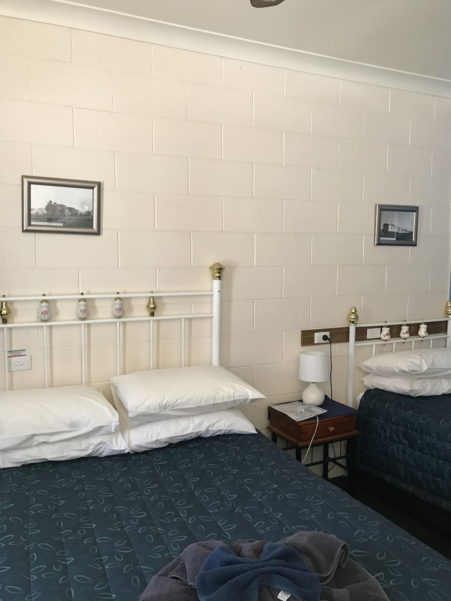 The Lodge Outback Motel Broken Hill Exterior foto