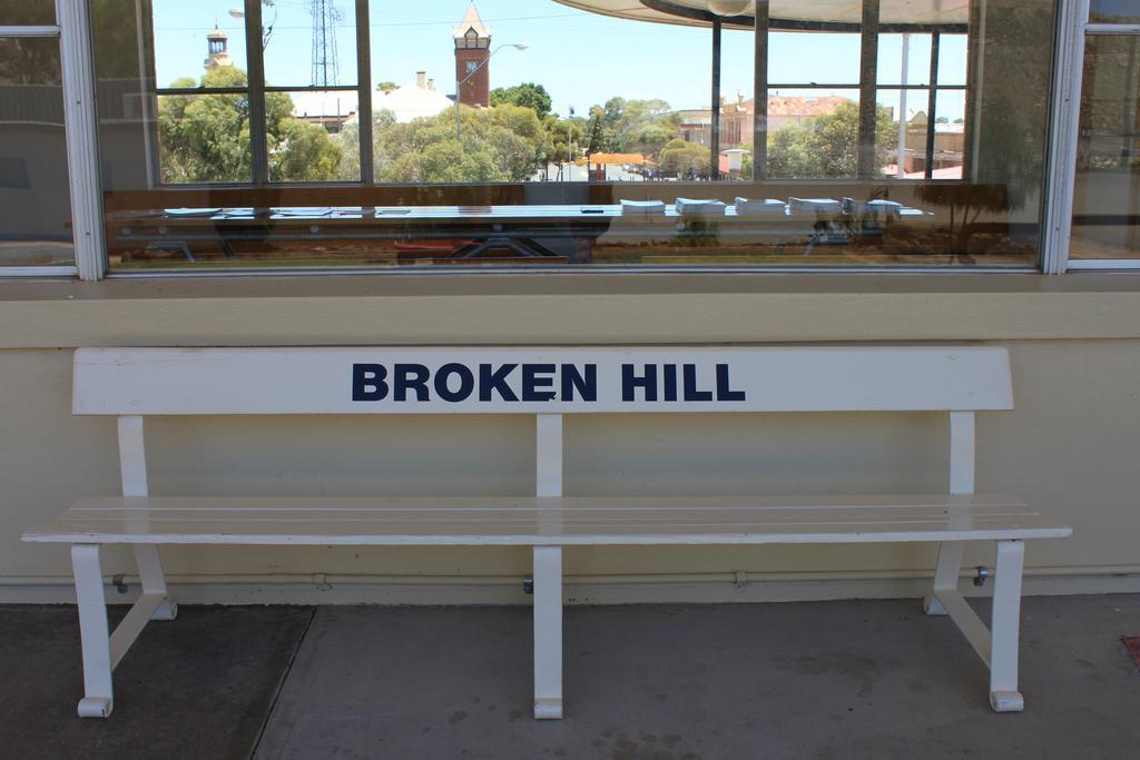 The Lodge Outback Motel Broken Hill Exterior foto